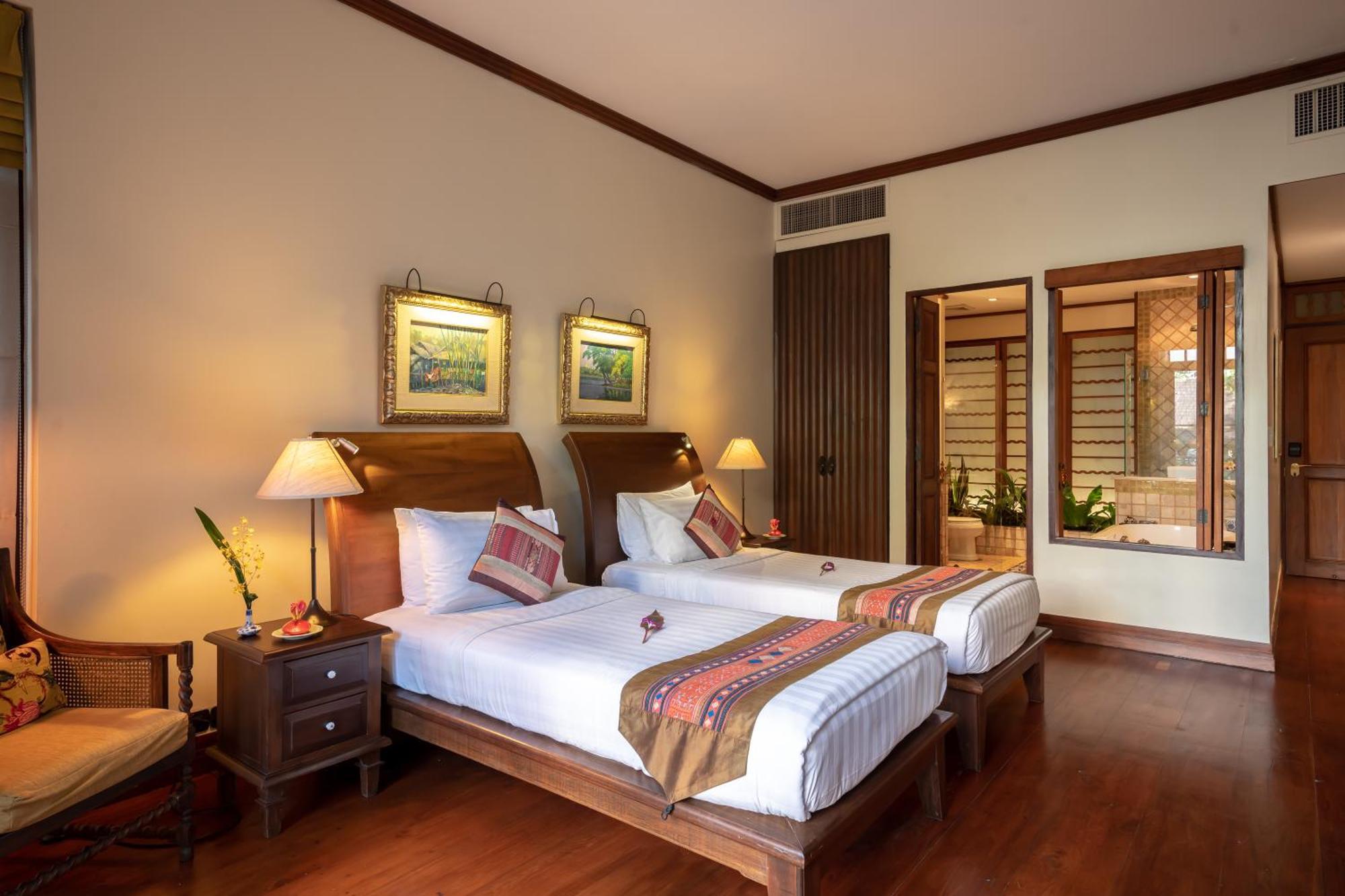 Ariyasom Villa Bangkok Bagian luar foto