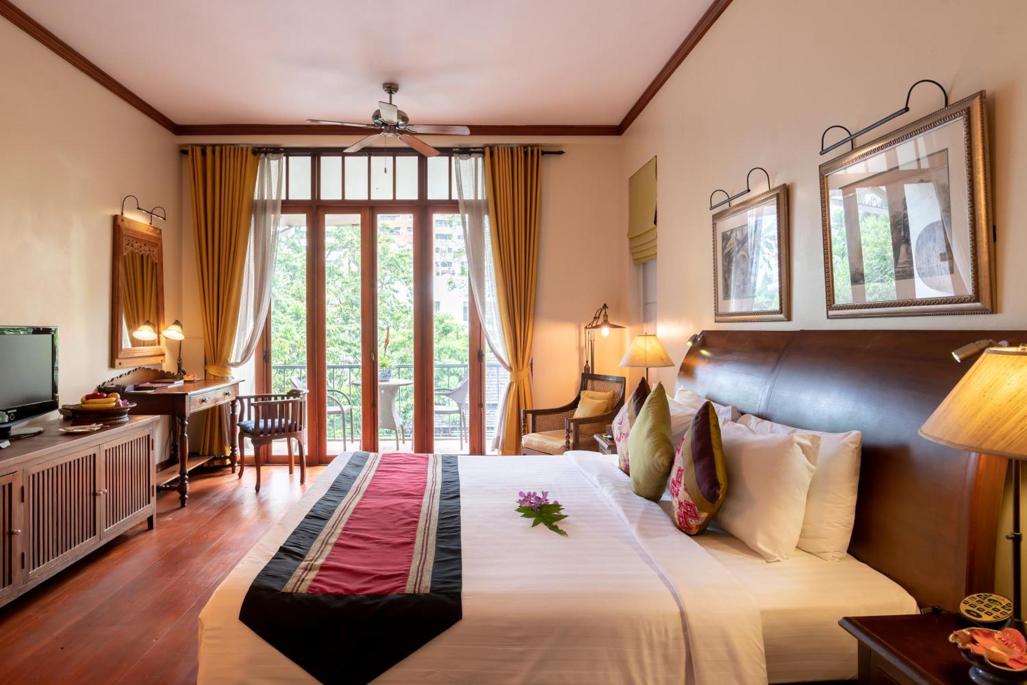 Ariyasom Villa Bangkok Bagian luar foto