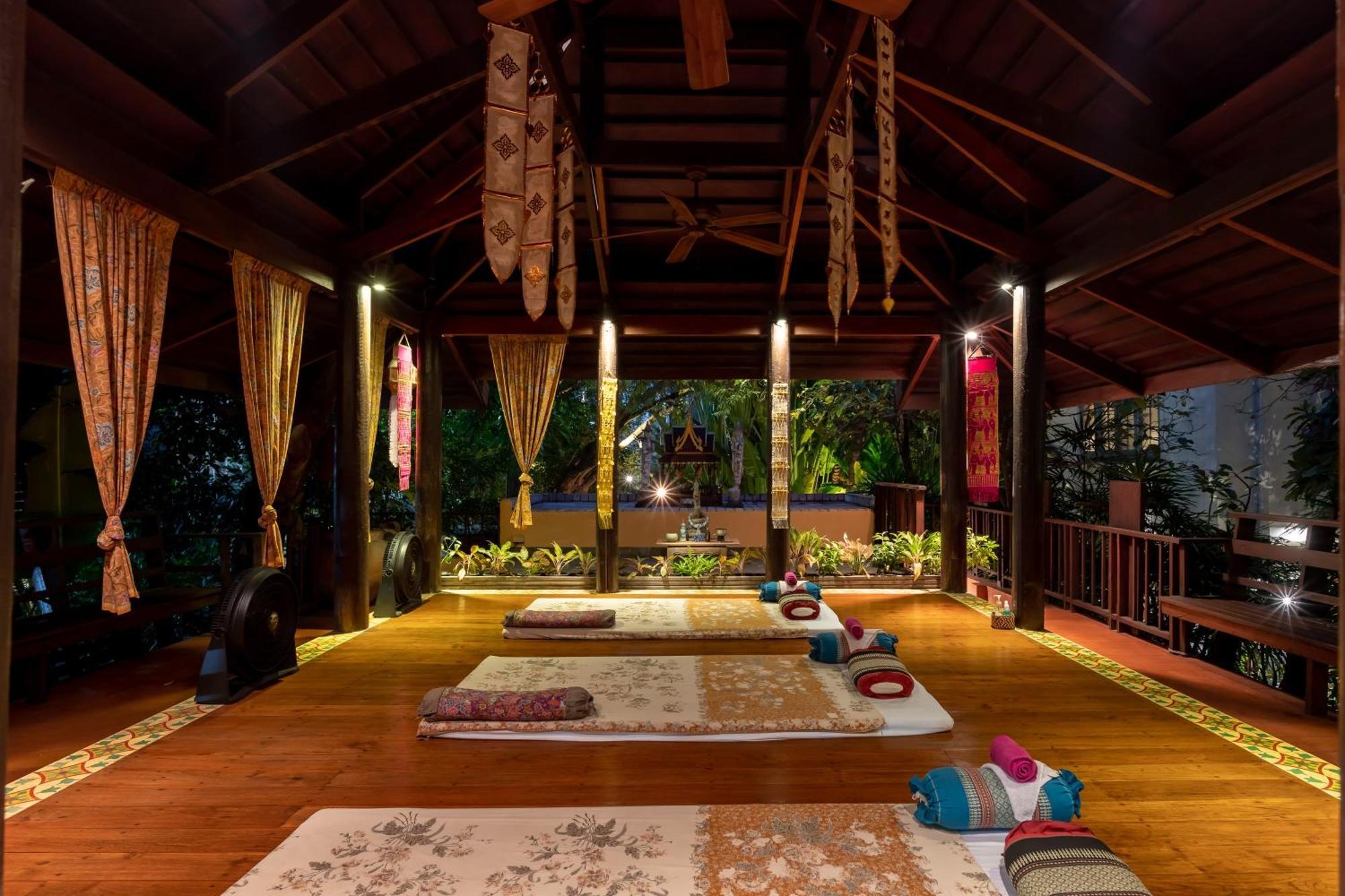 Ariyasom Villa Bangkok Bagian luar foto