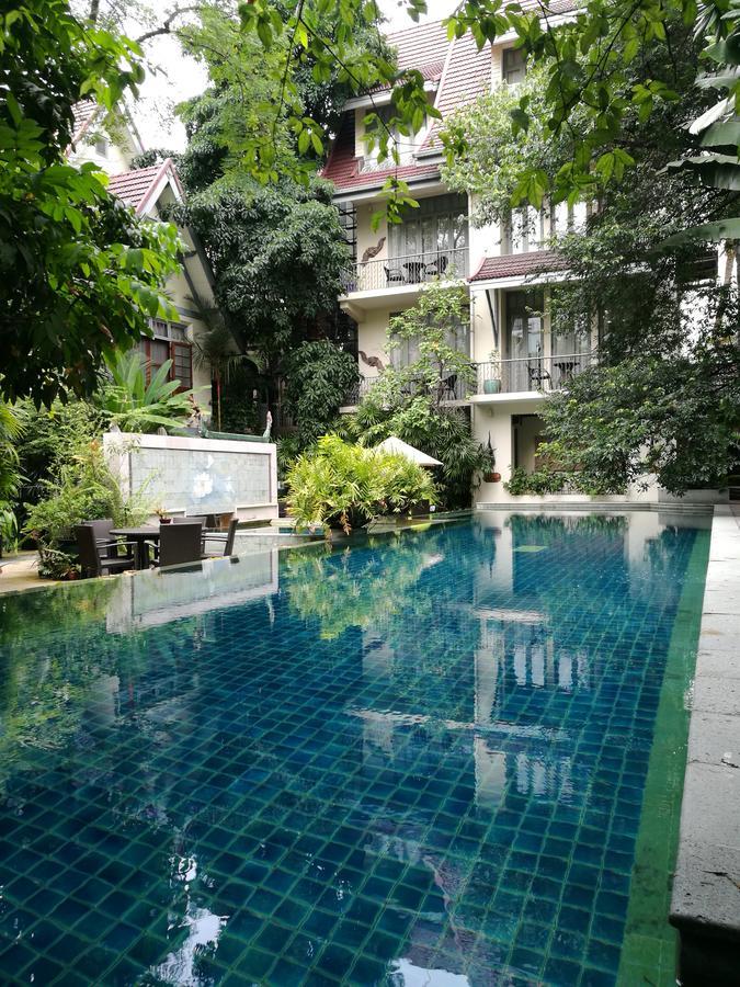 Ariyasom Villa Bangkok Bagian luar foto