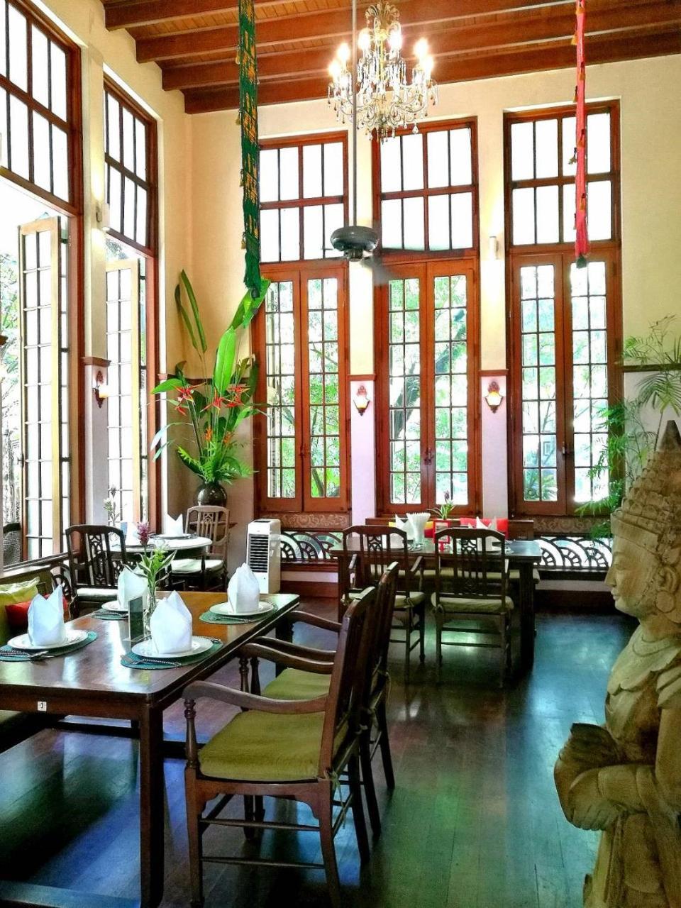Ariyasom Villa Bangkok Bagian luar foto