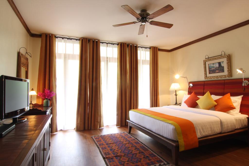 Ariyasom Villa Bangkok Bagian luar foto