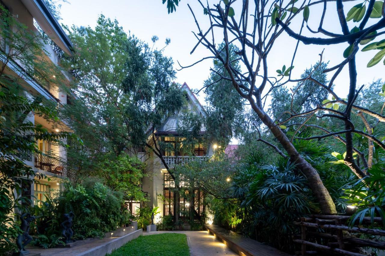 Ariyasom Villa Bangkok Bagian luar foto