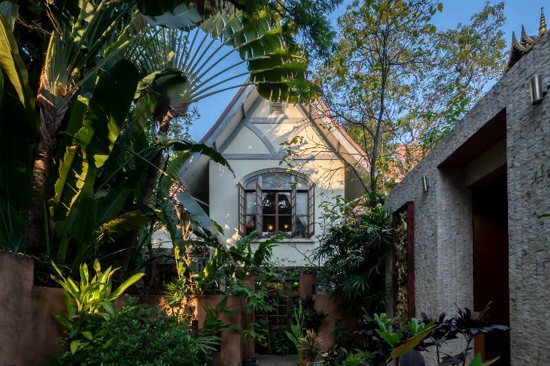 Ariyasom Villa Bangkok Bagian luar foto