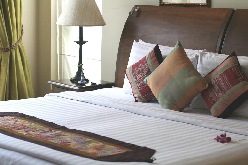 Ariyasom Villa Bangkok Bagian luar foto